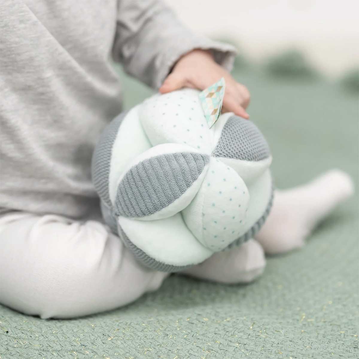 palla attività con sonaglio lapidou in peluche verde menta - 15cm
