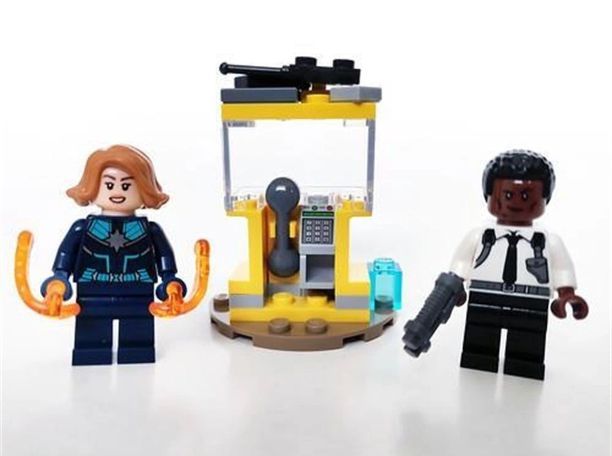 30453 - captain marvel e nick fury