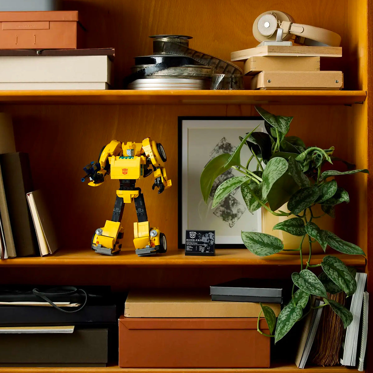 LEGO Icons 10338 bumblebee