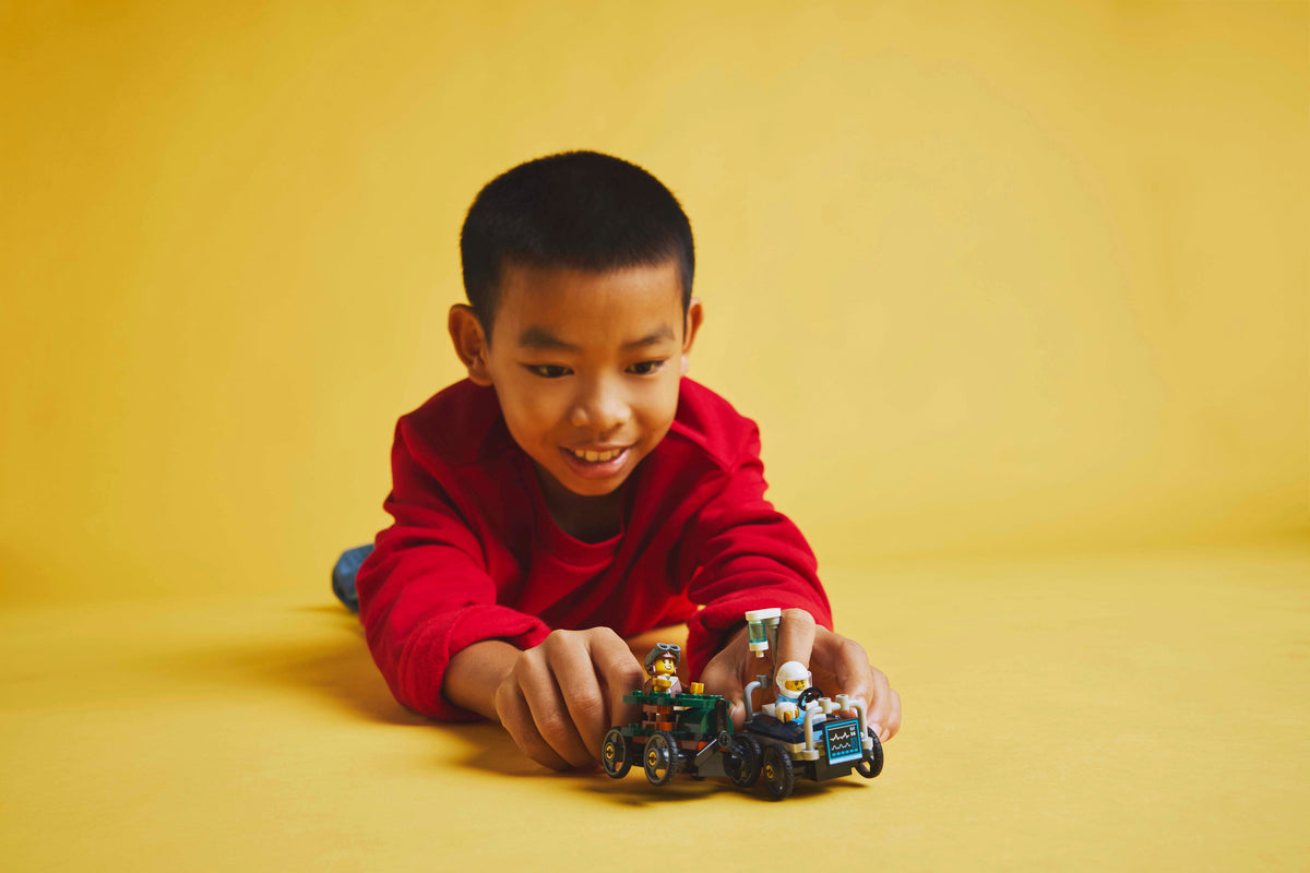 LEGO City 60459 pack veicoli da corsa: aereo contro letto d’ospedale