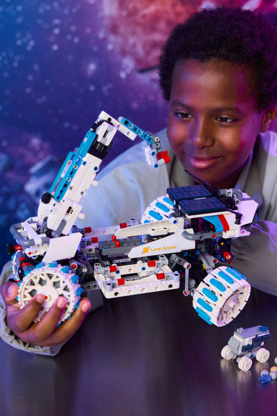 LEGO Technic 42211 veicolo spaziale rover lunare lunar outpost™