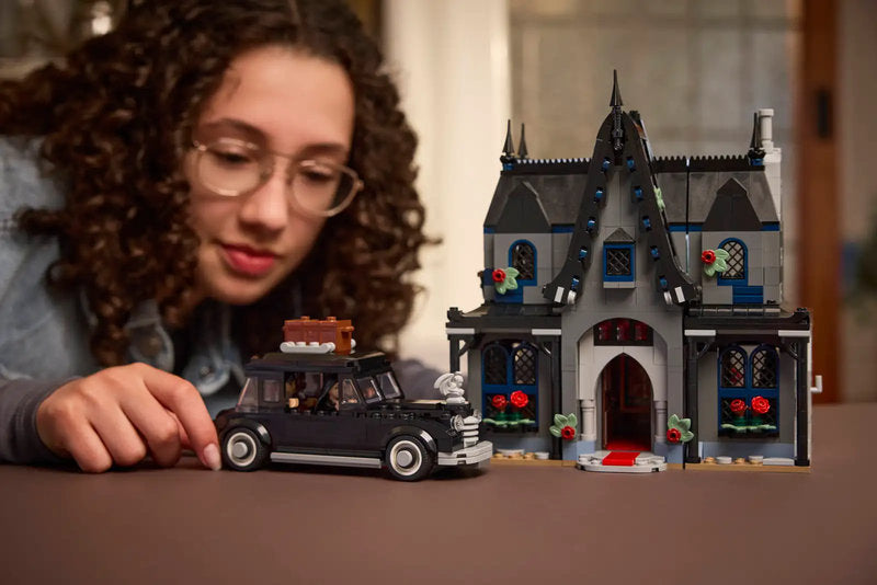 LEGO Wednesday 76786 il cottage di morticia