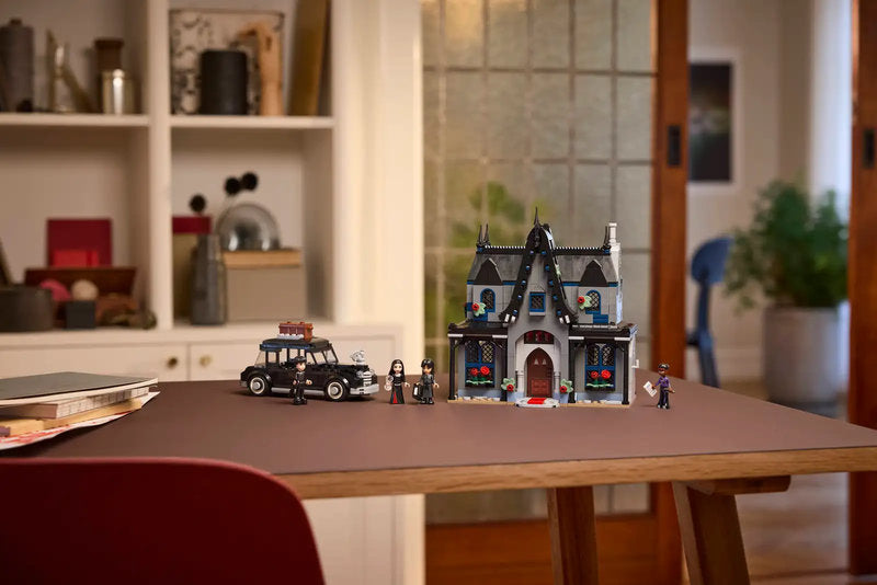 LEGO Wednesday 76786 il cottage di morticia