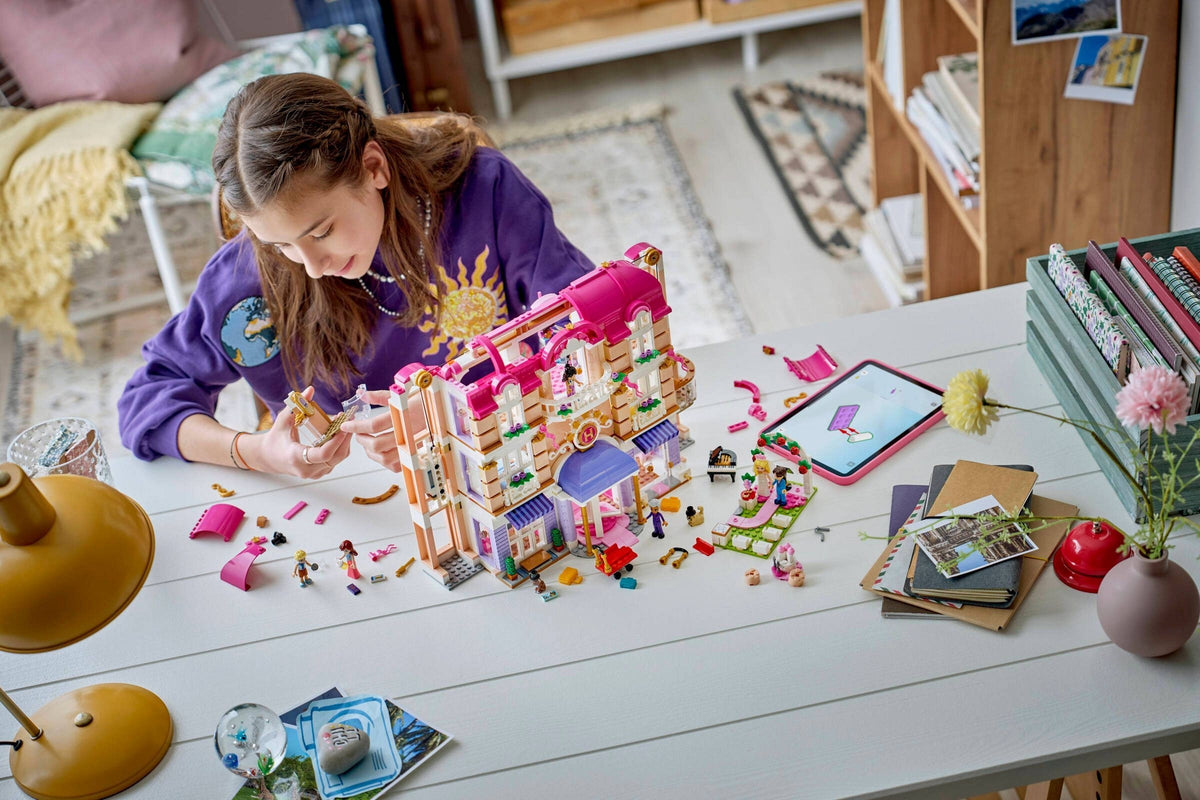 LEGO Friends 42704 grand hotel di heartlake city